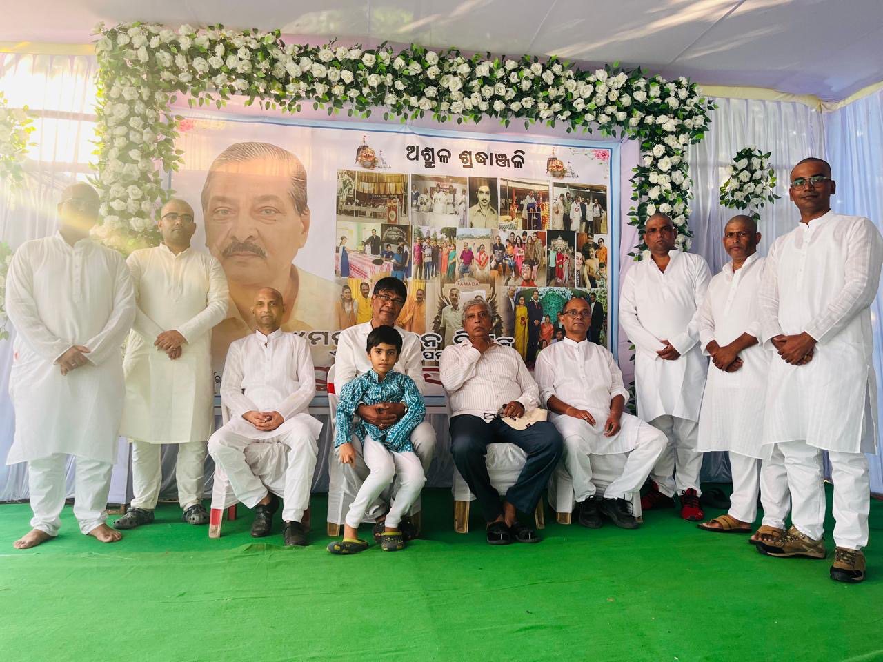 Family gathered in mourning white at the smruti sabha